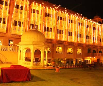 https://imgcld.yatra.com/ytimages/image/upload/t_hotel_yatra_city_desktop/v1429610048/Domestic Hotels/Hotels_Ranchi/The Royal Retreat/Overview.jpg